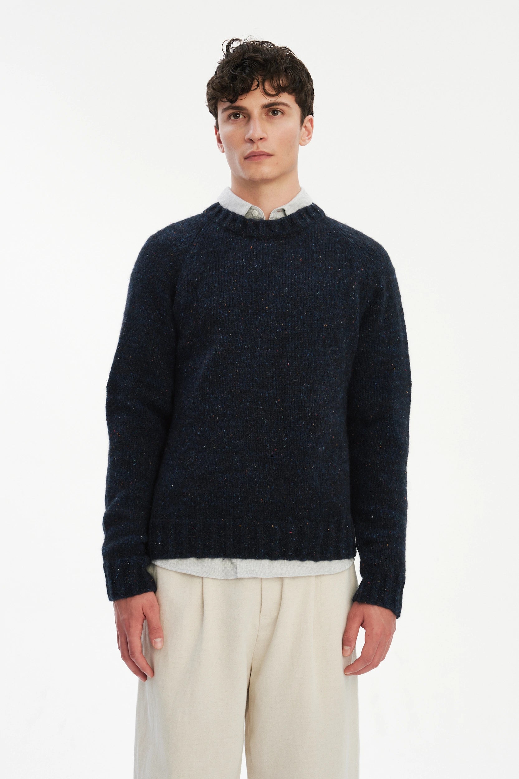 Crewneck Raglan Sweater in a Sustainable Melange Yarn – Navy