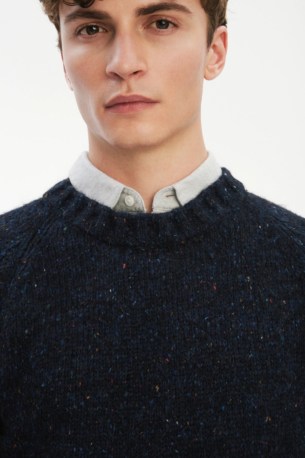 Crewneck Raglan Sweater in a Sustainable Melange Yarn – Navy