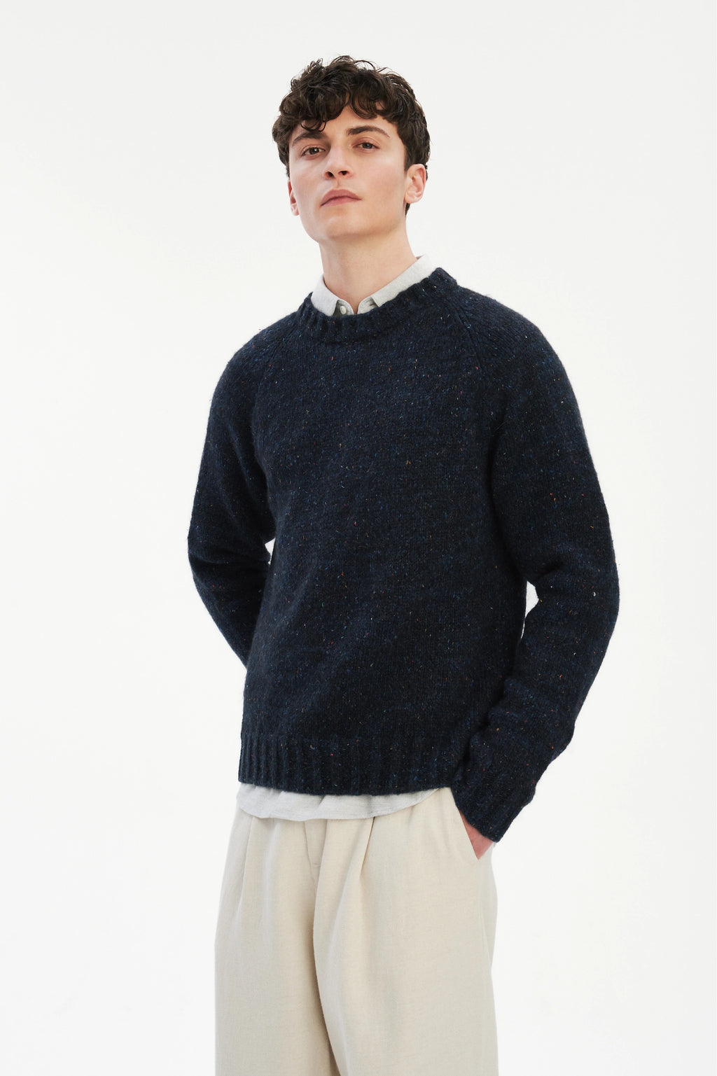 Crewneck Raglan Sweater in a Sustainable Melange Yarn – Navy