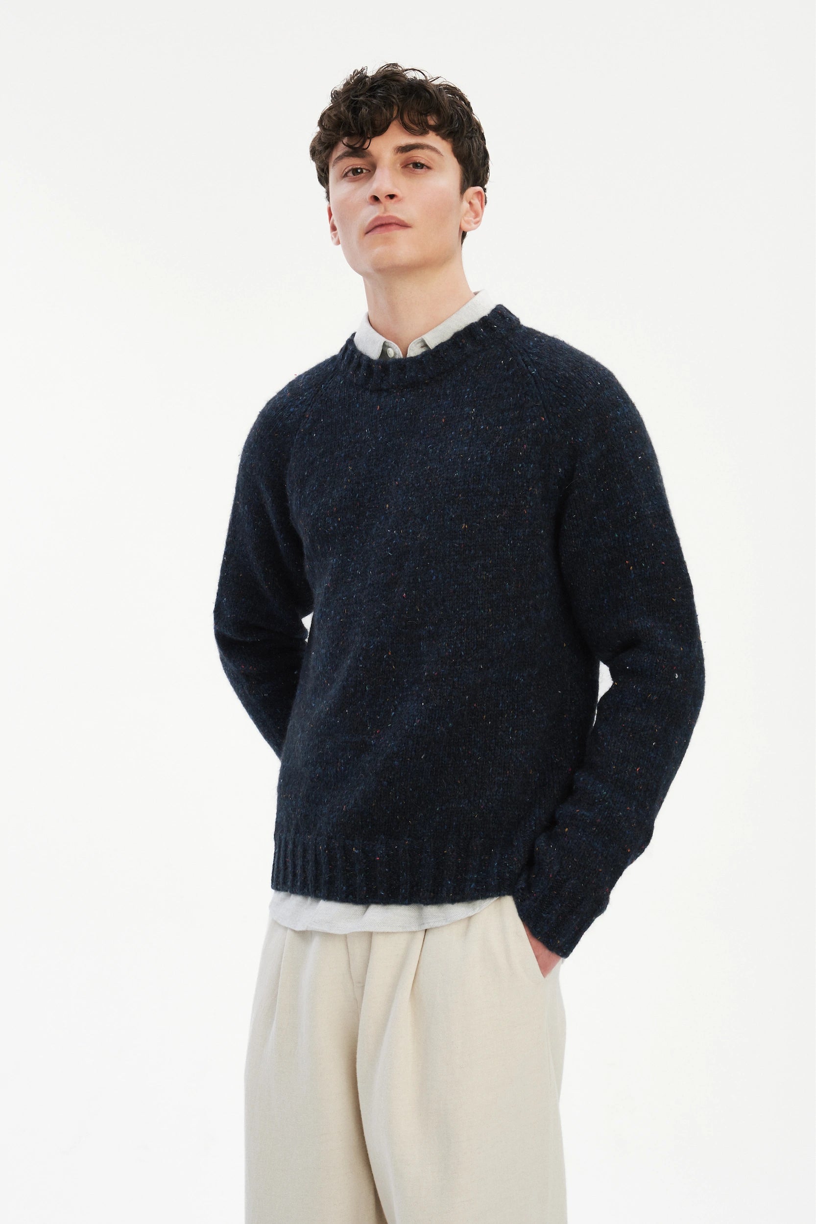 Crewneck Raglan Sweater in a Sustainable Melange Yarn – Navy