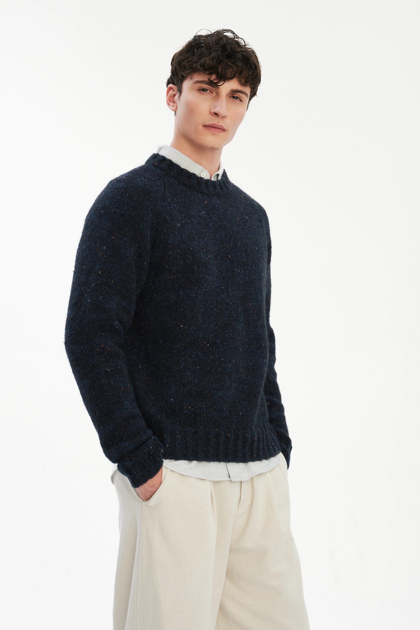 Crewneck Raglan Sweater in a Sustainable Melange Yarn – Navy