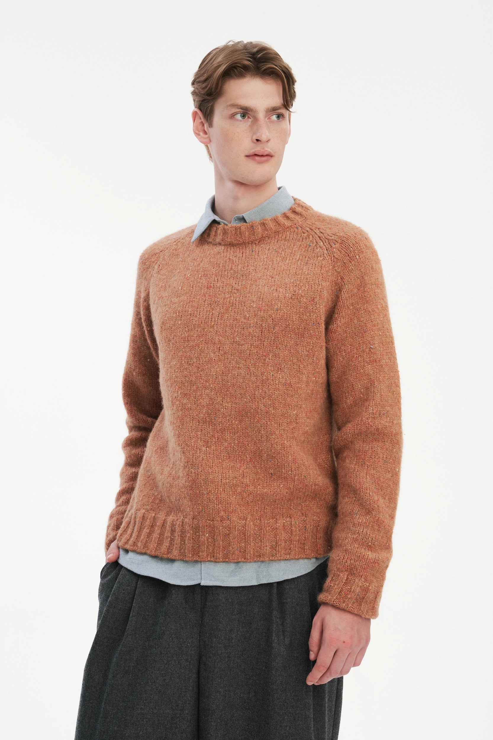 Crewneck Raglan Sweater in a Sustainable Melange Yarn – Apricot