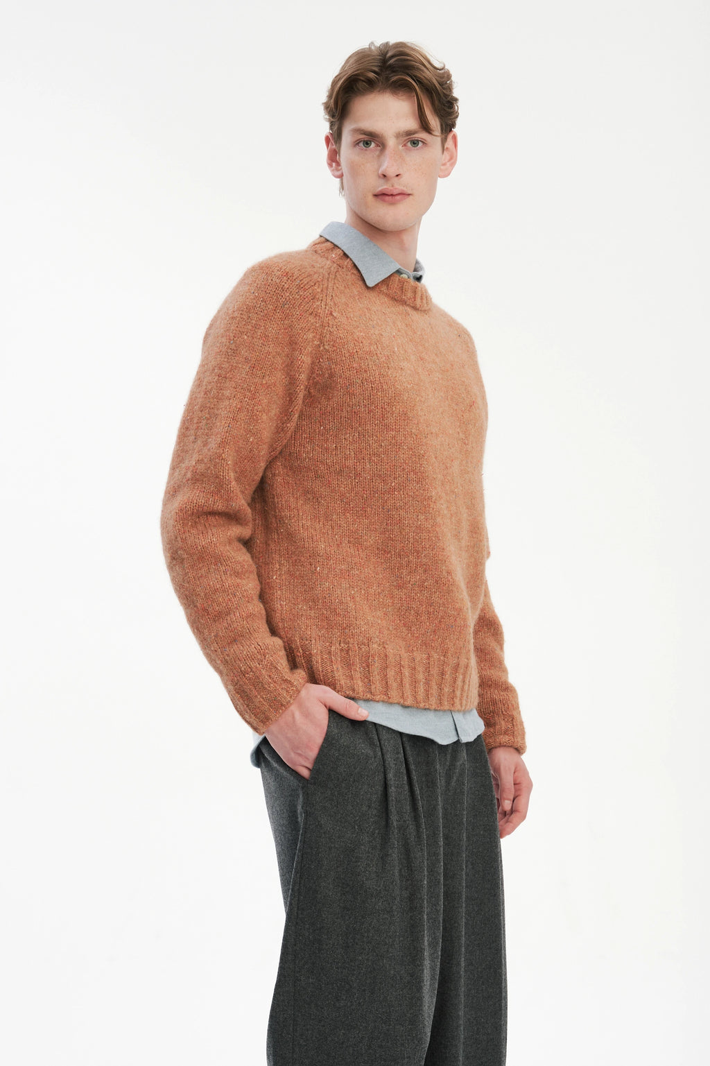 Crewneck Raglan Sweater in a Sustainable Melange Yarn – Apricot