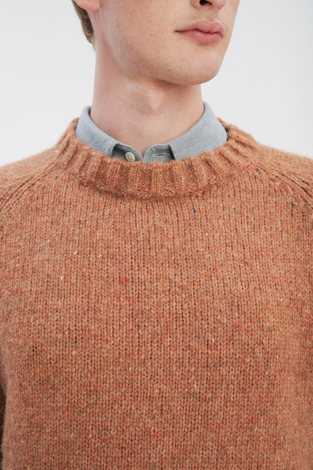 Crewneck Raglan Sweater in a Sustainable Melange Yarn – Apricot