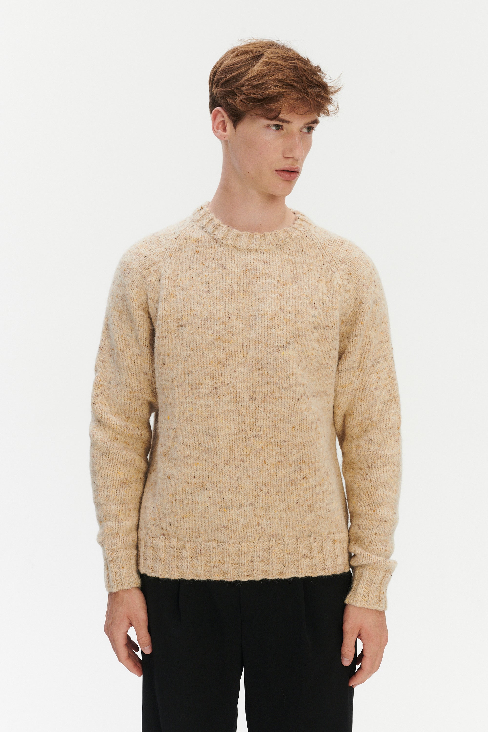 Crewneck Raglan Sweater in a Sustainable Melange Yarn – Oat