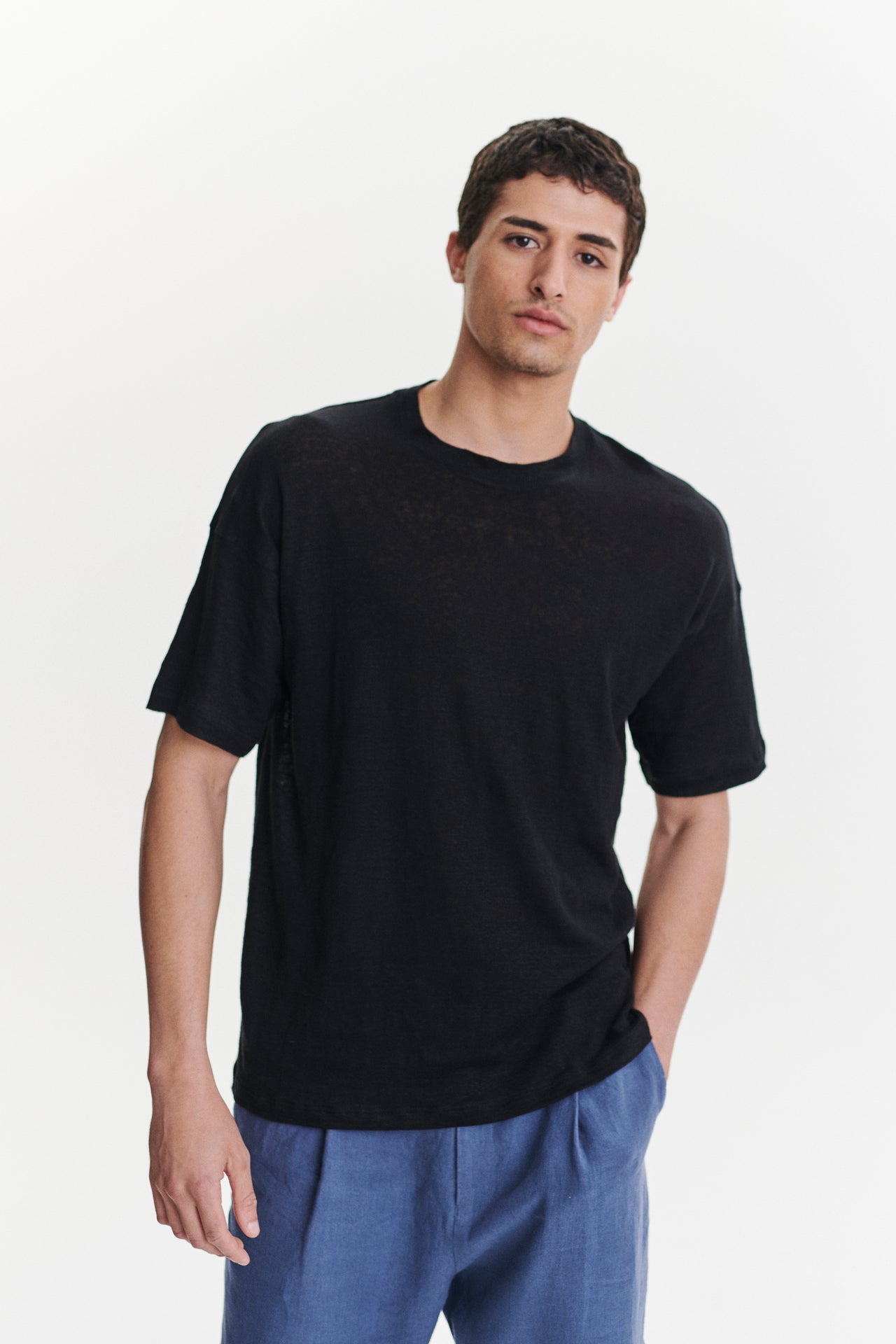 T-Shirt in a Black Lithuanian airy Linen Jersey