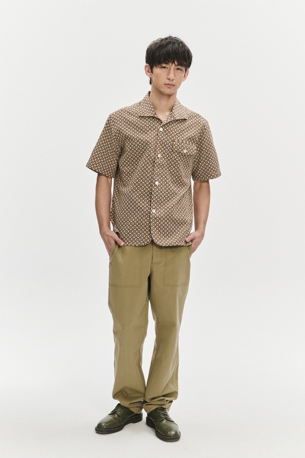 ブラウンとイエローのポルトガル製ジャカード織コットン製半袖リラックススプレッドカラーシャツ