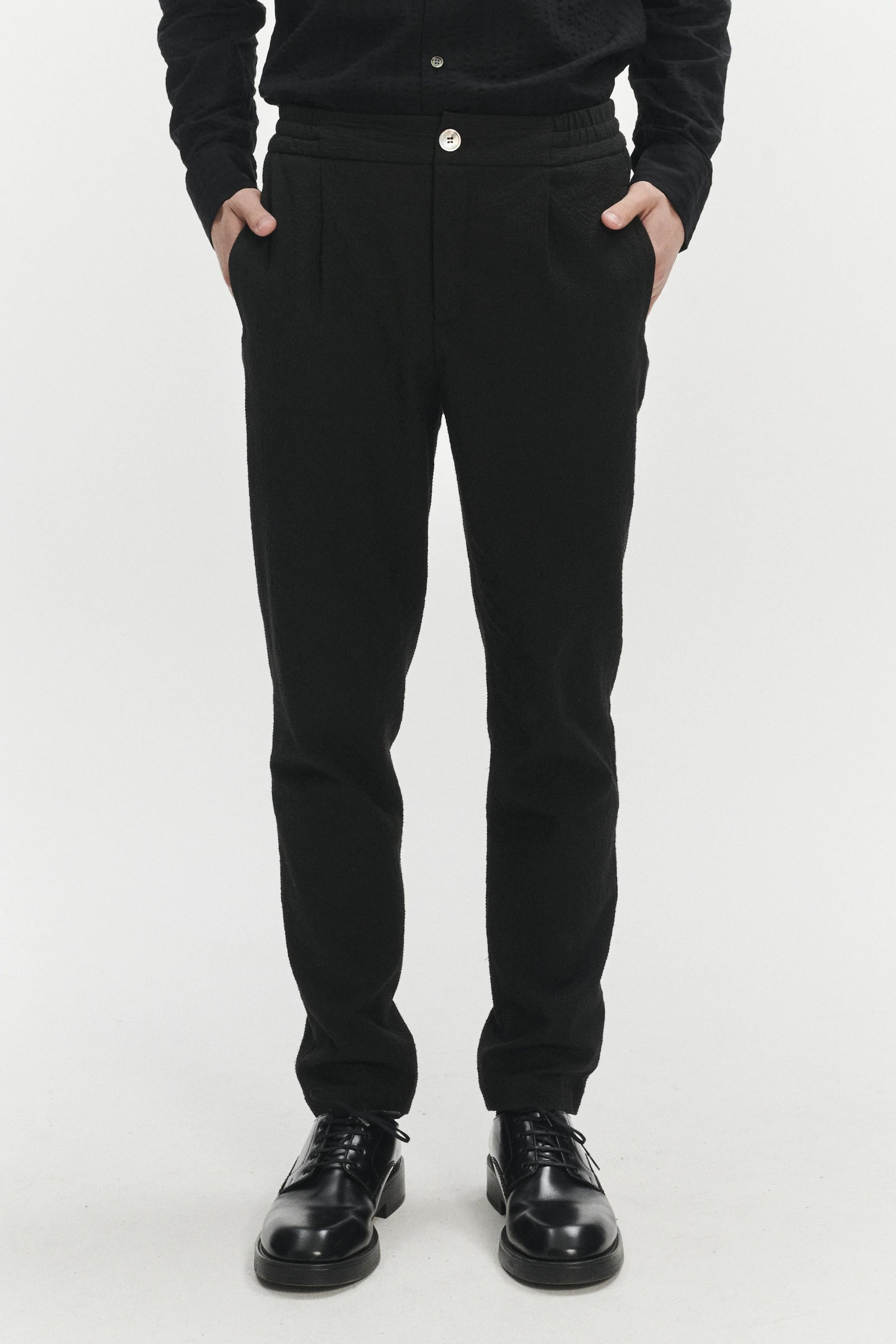 Garden Trousers in a Black Italian Cotton and Linen Seersucker by Subalpino