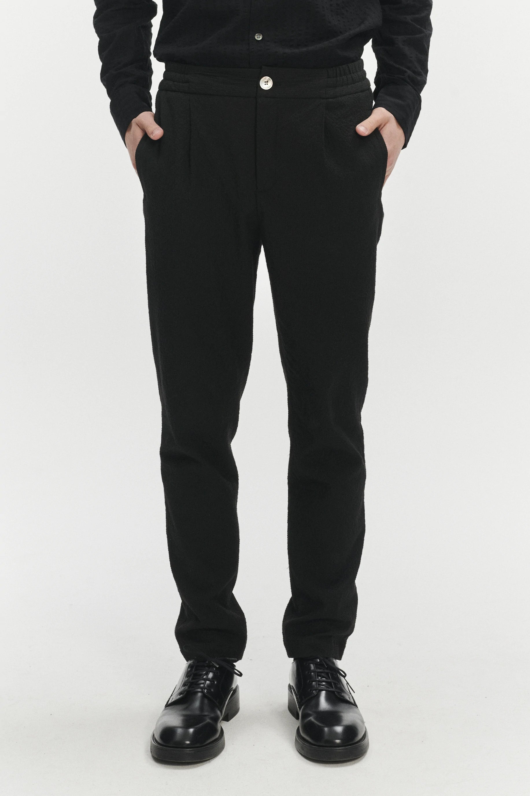 Garden Trousers in a Black Italian Cotton and Linen Seersucker by Subalpino