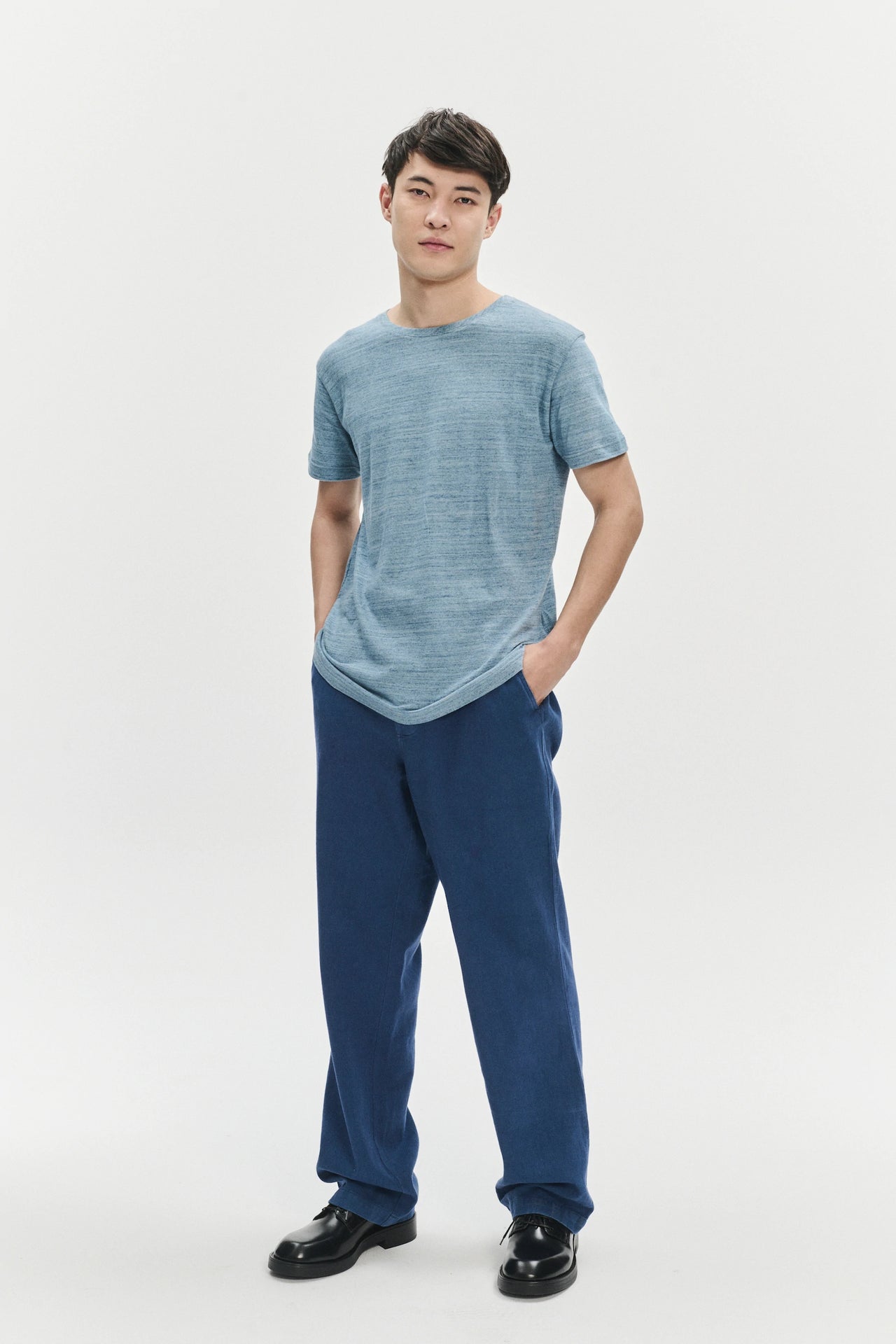 ライトブルーのスローニットソフト日本製コットンジャージーのTシャツ