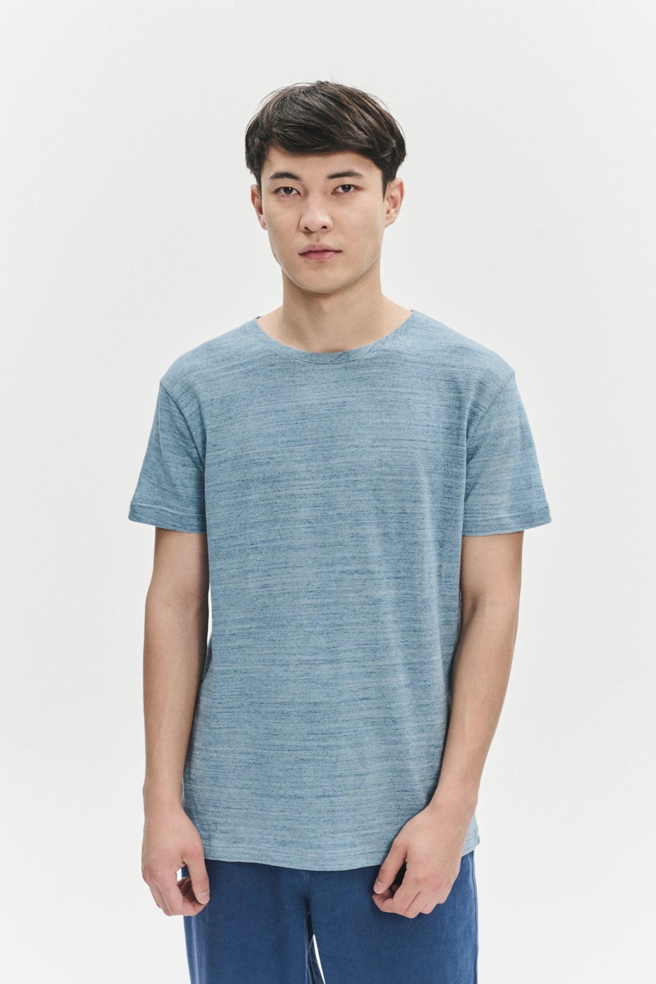 ライトブルーのスローニットソフト日本製コットンジャージーのTシャツ