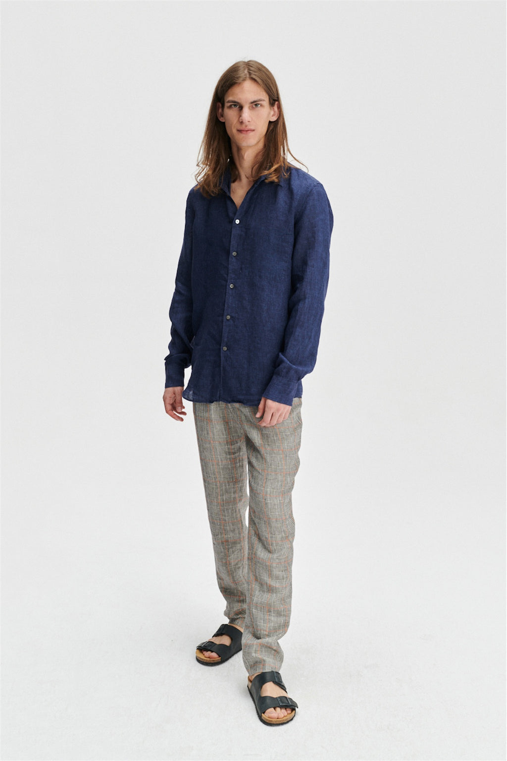 Feel Good Shirt in a Navy Blue Italian Linen