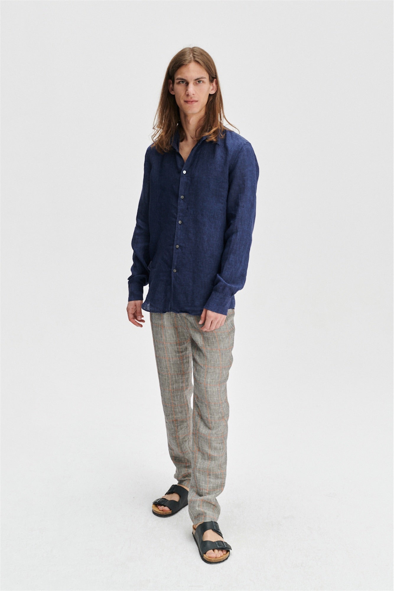 Feel Good Shirt in a Navy Blue Italian Linen