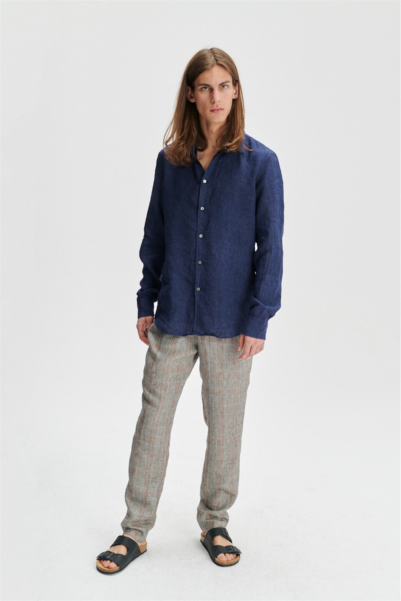 Feel Good Shirt in a Navy Blue Italian Linen