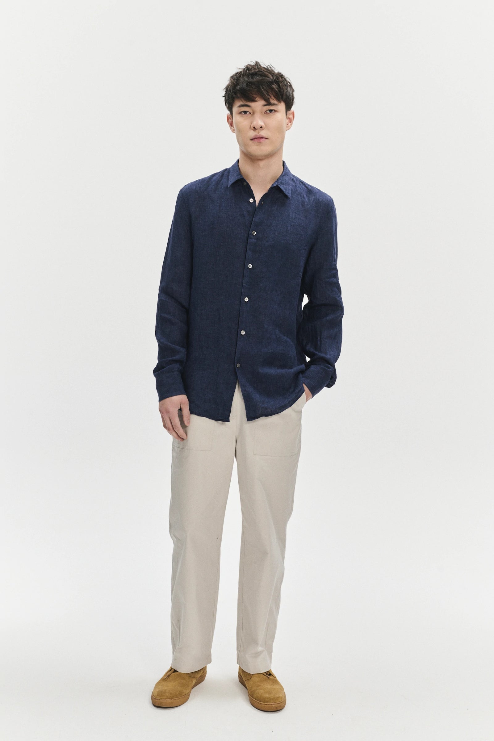Feel Good Shirt in a Navy Blue Italian Linen