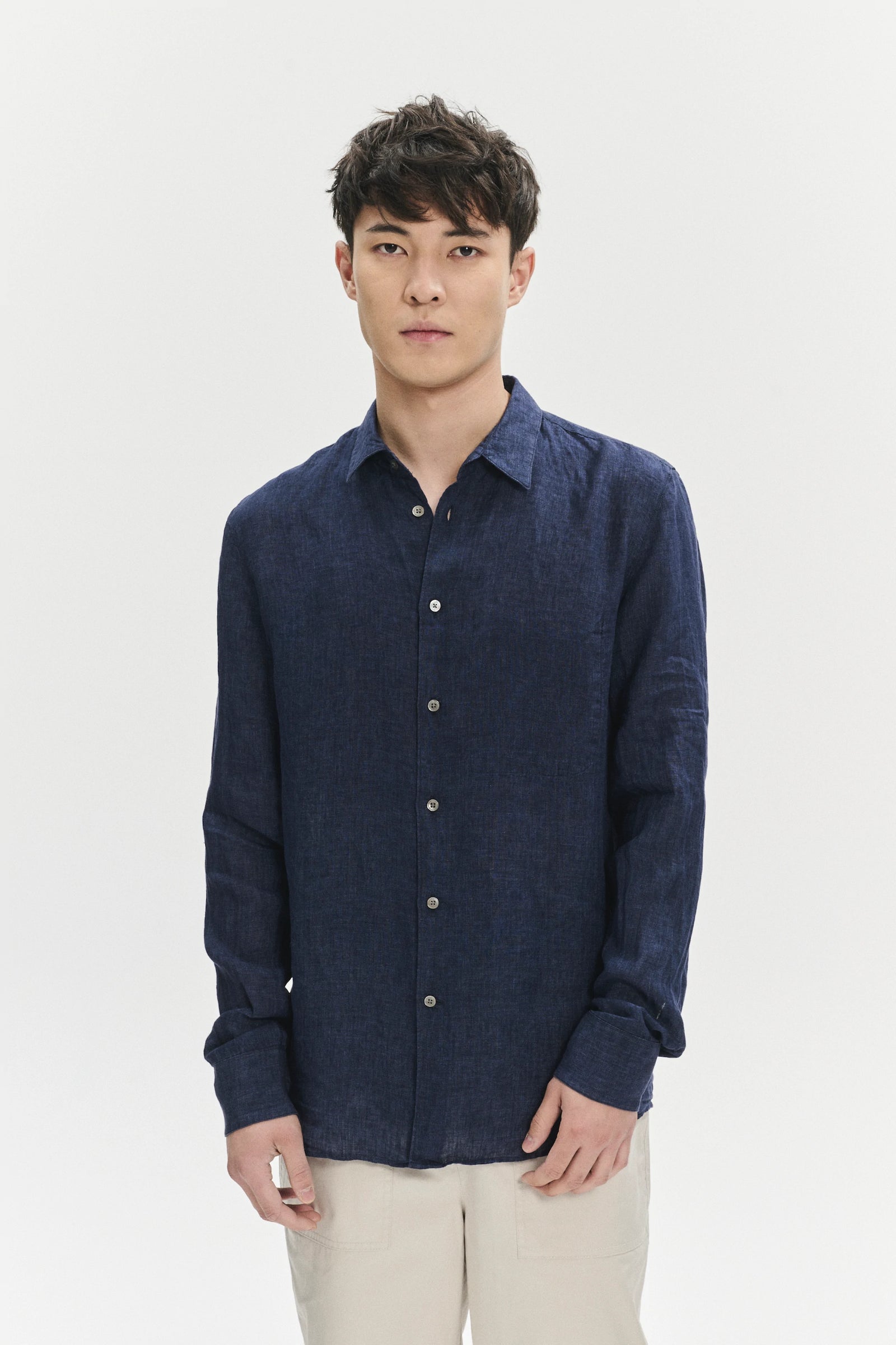 Feel Good Shirt in a Navy Blue Italian Linen