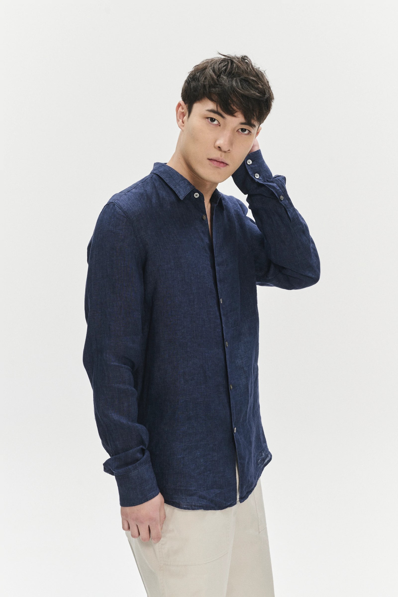 Feel Good Shirt in a Navy Blue Italian Linen