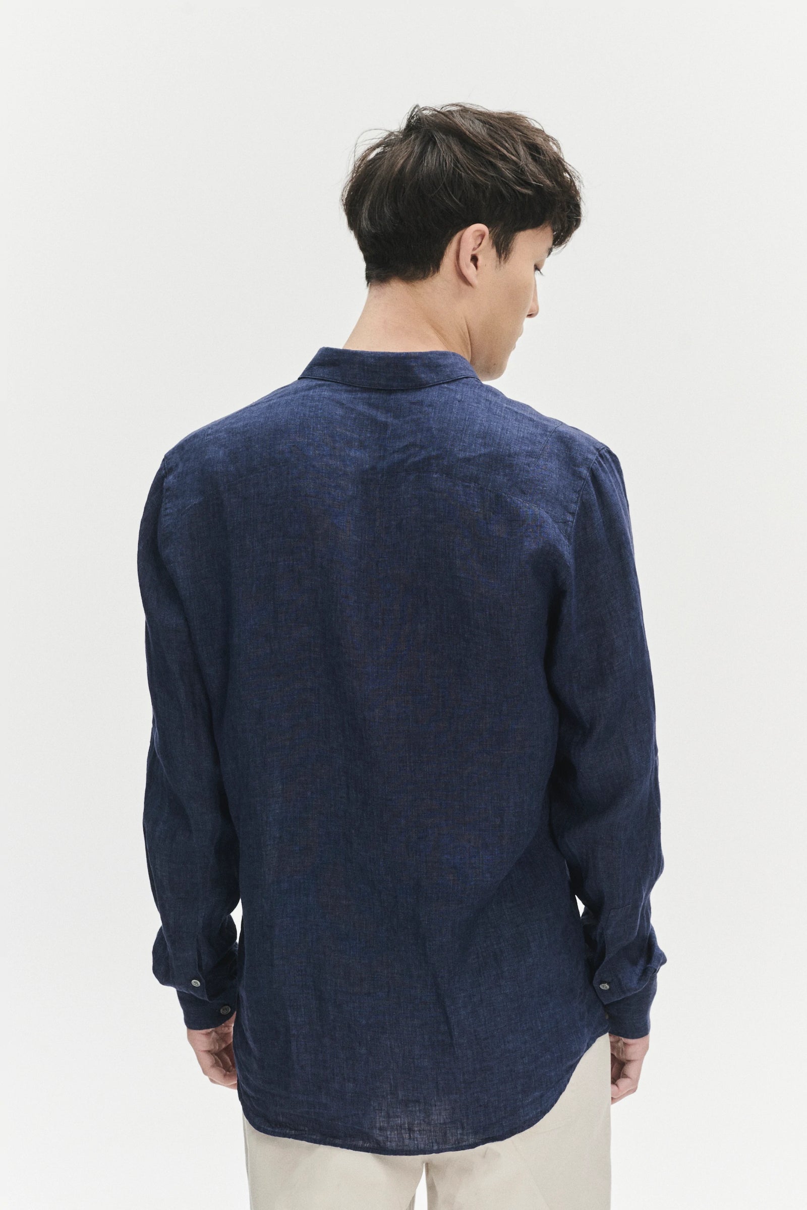 Feel Good Shirt in a Navy Blue Italian Linen