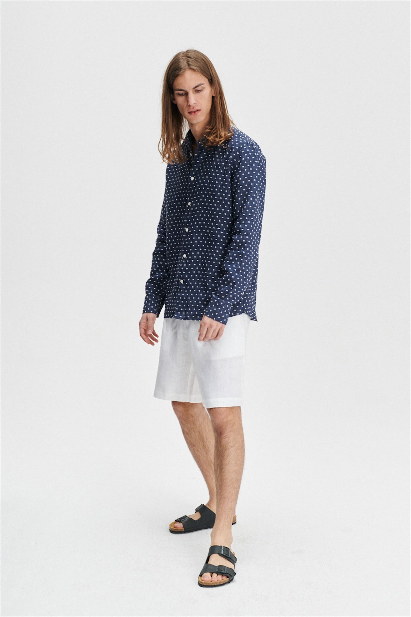 Feel Good Shirt in a Navy Dotted Delavé Italian Linen