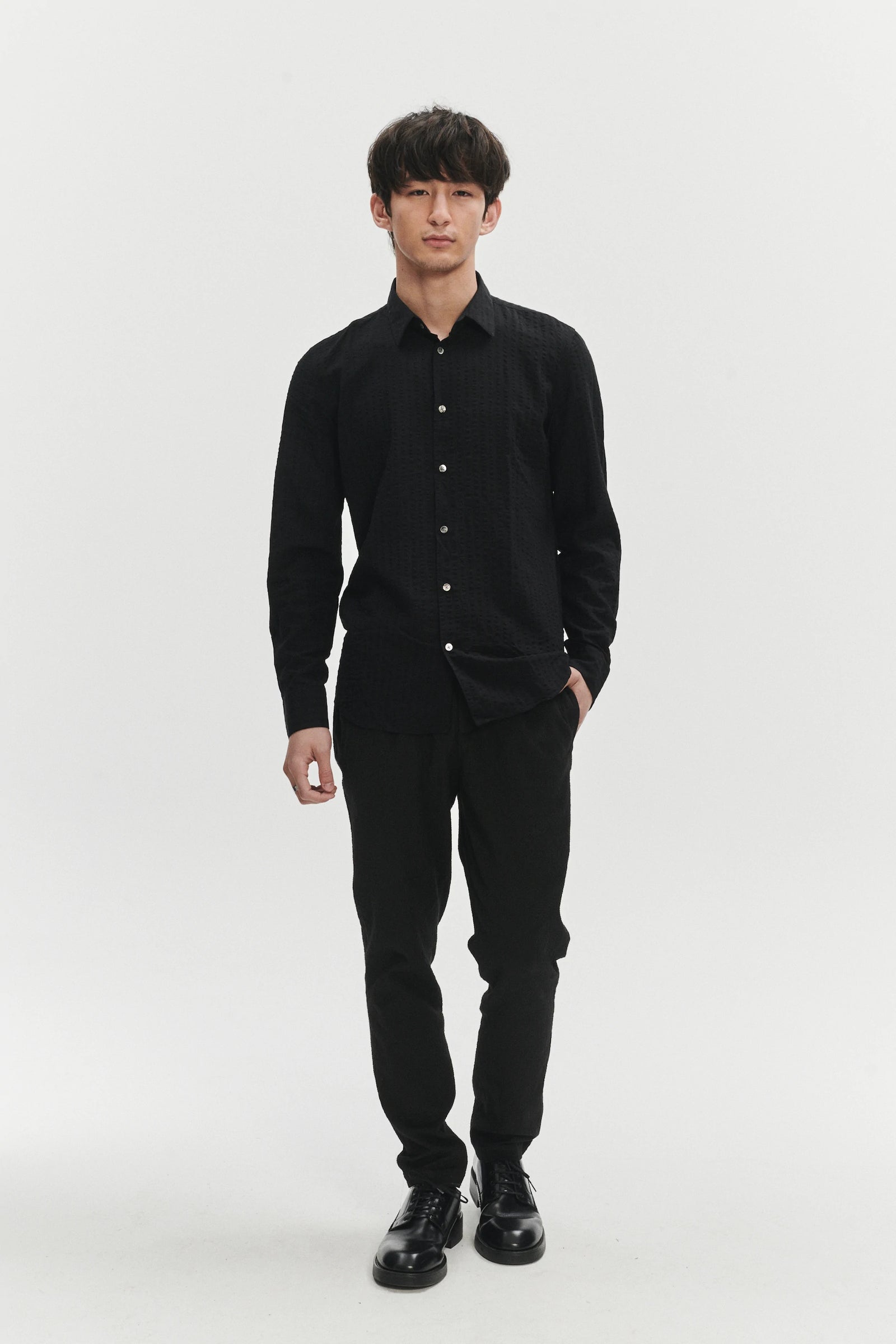 Feel Good Shirt in a Black Fine Portuguese Lyocell Seersucker