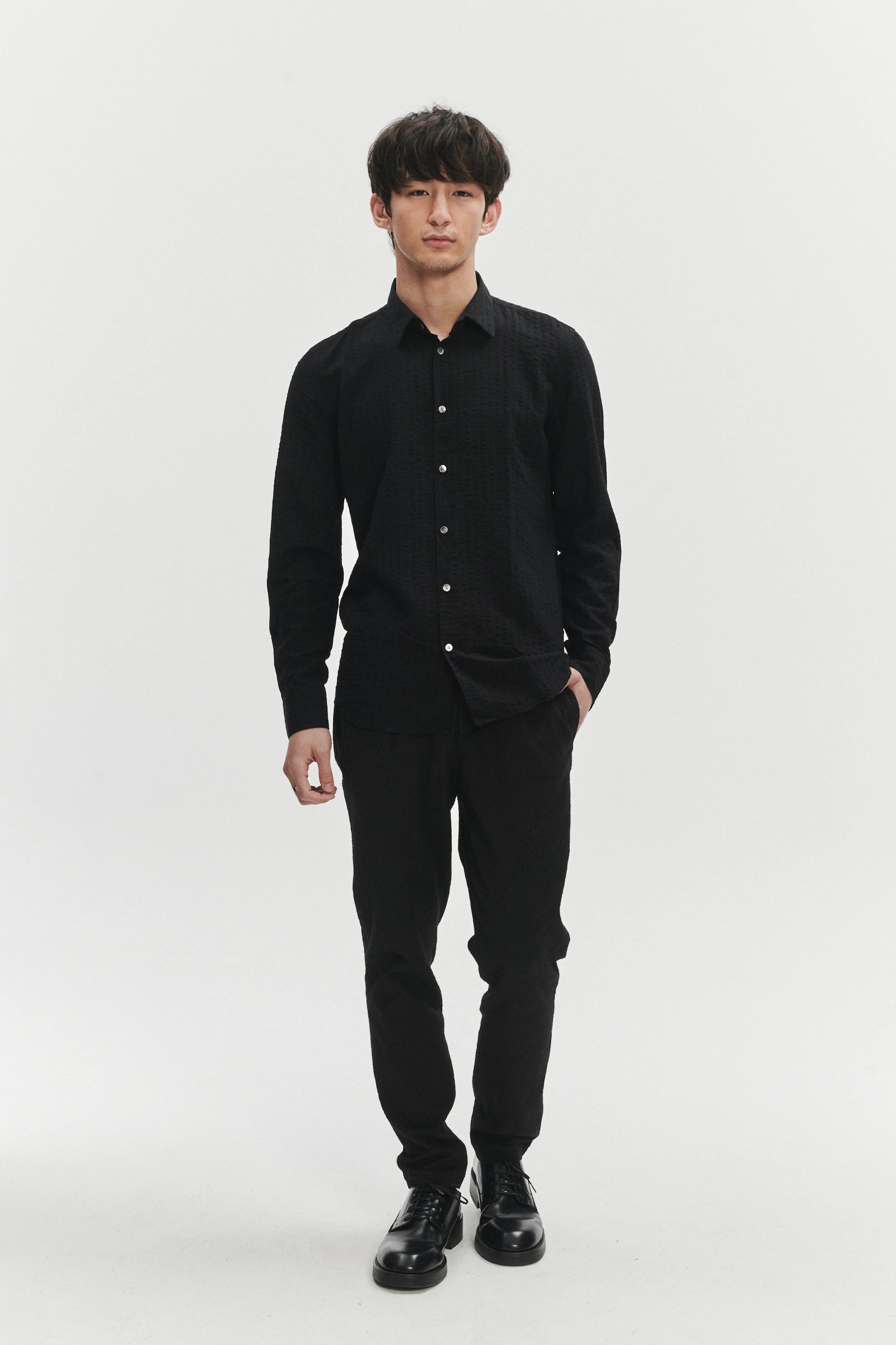 Feel Good Shirt in a Black Fine Portuguese Lyocell Seersucker