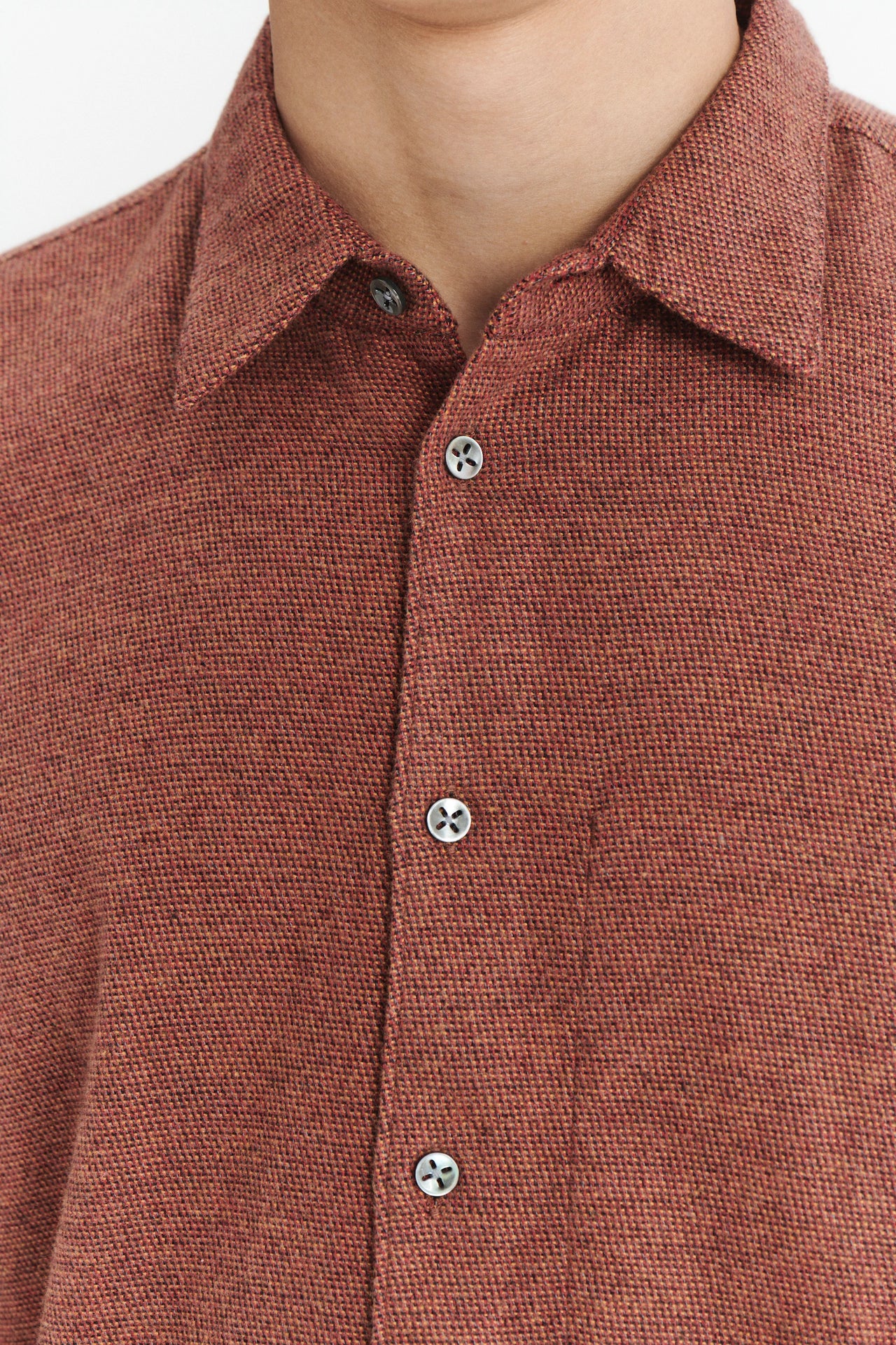アイアンレッドのポルトガルコットンフランネルを使用したFeel Goodシャツ
