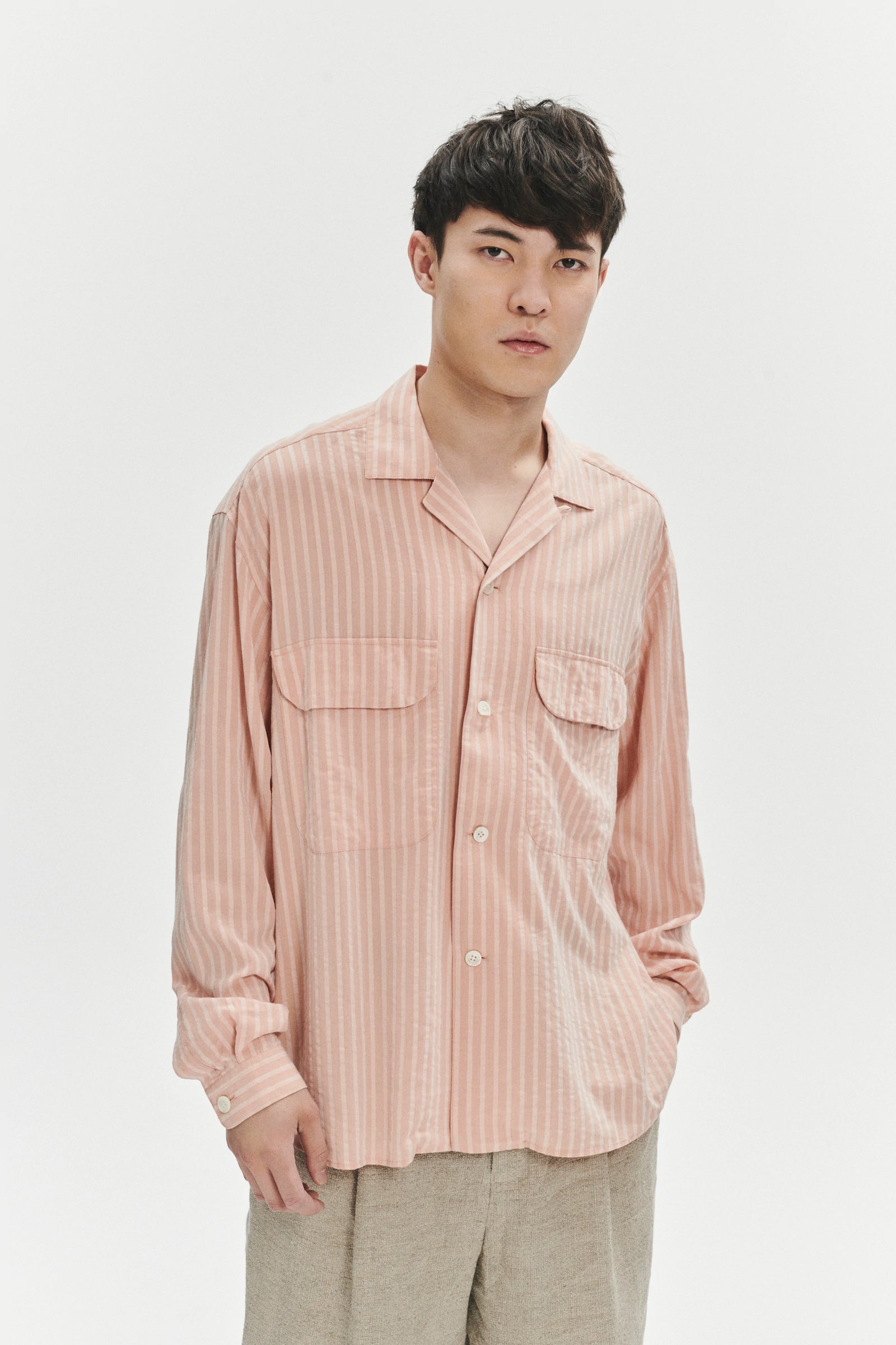Relaxed Oversized Leisure Shirt in a Peach Pink Soft Lyocell Seersucker