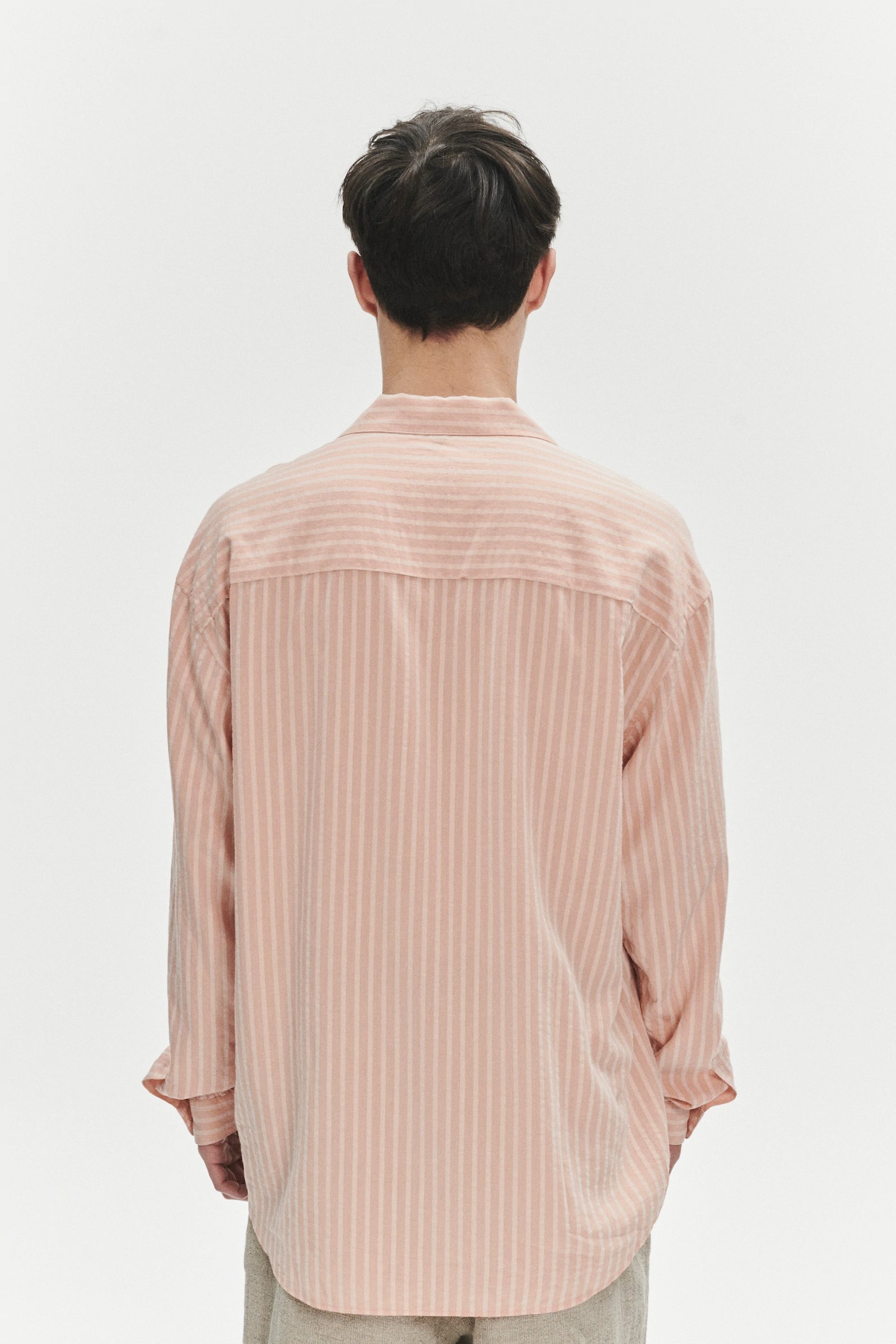 Relaxed Oversized Leisure Shirt in a Peach Pink Soft Lyocell Seersucker