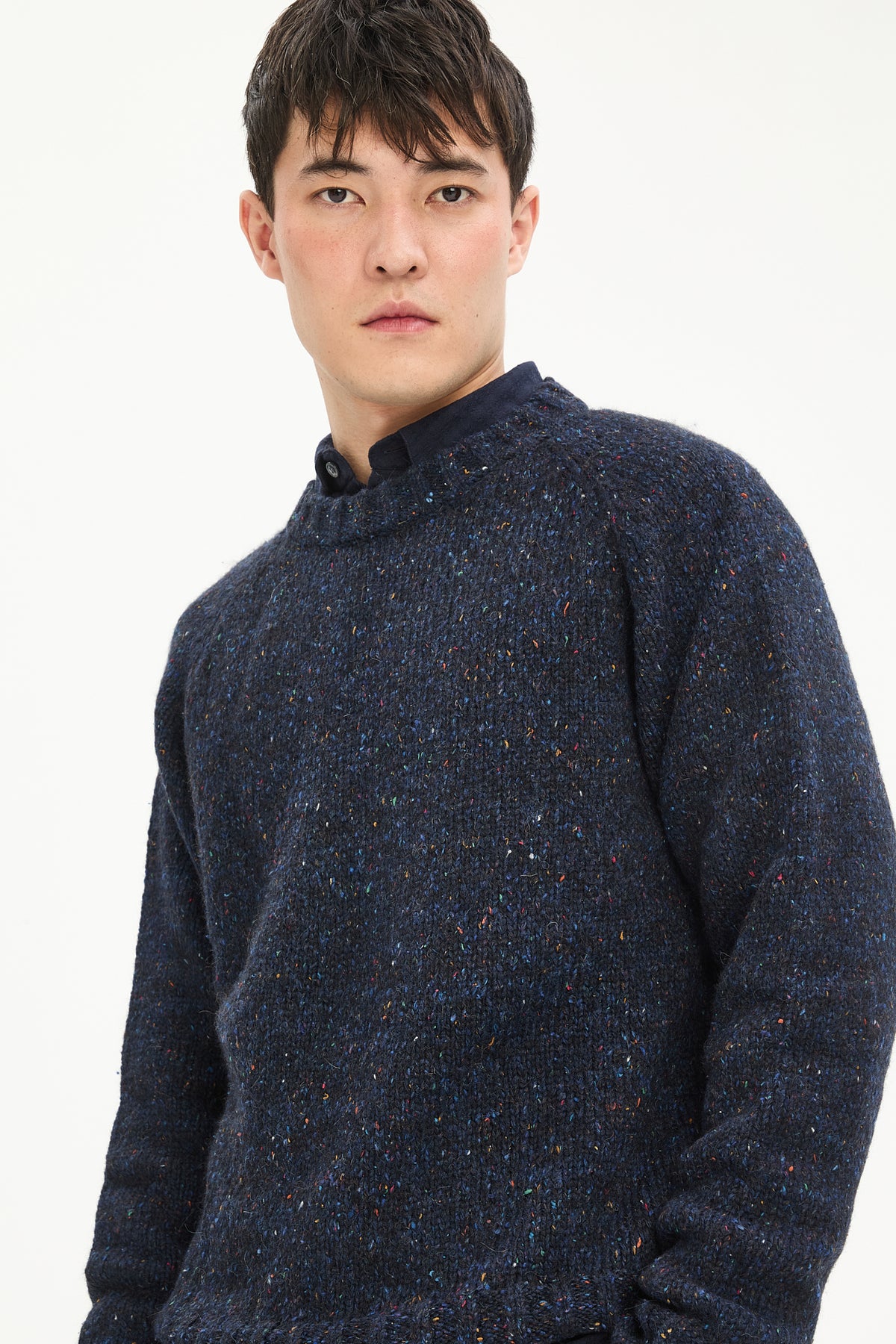 Crewneck Raglan Sweater in a Sustainable Melange Yarn – Navy