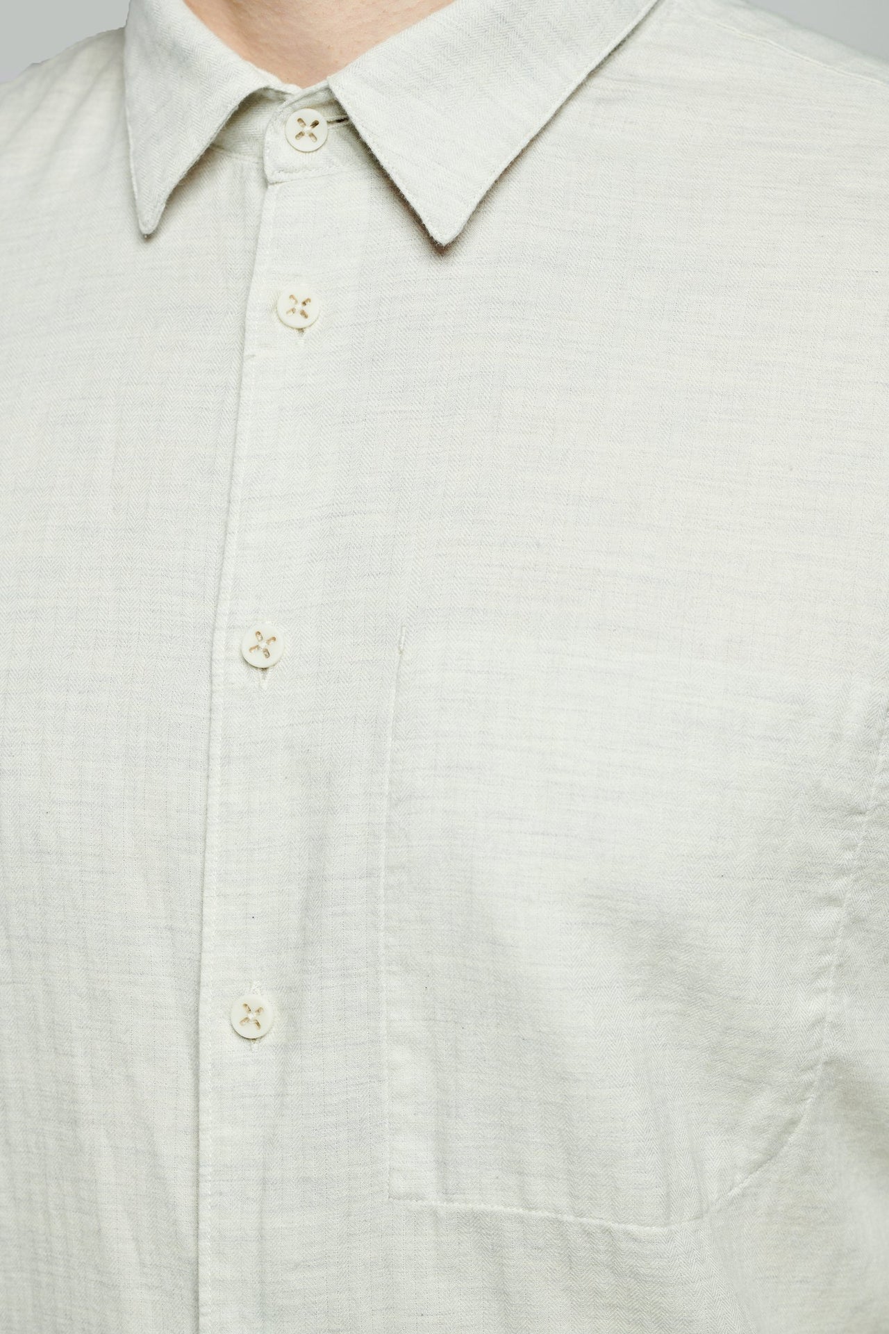 パステルブルーのフィールグッドシャツ 日本製オーガニックヘリンボーンコットン